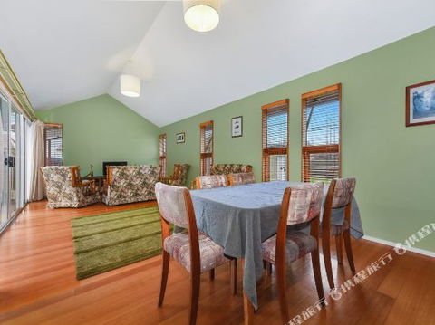 Family Friendly Weatherboard Cottage - Tourism Noosa 3