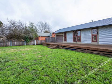 Family Friendly Weatherboard Cottage - Tourism Noosa 1