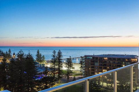 Glenelg Skyline Penthouse WiFi - Tourism Noosa 6