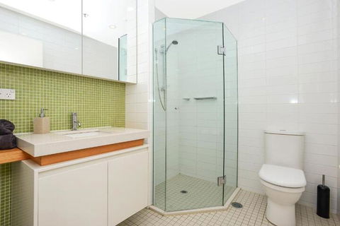 Glenelg Skyline Penthouse WiFi - Tourism Noosa 5
