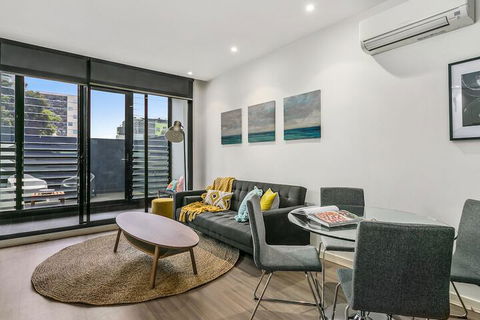 GRATTAN A Premier Location & Modern Space - Tourism Noosa 3