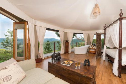 Clouds Safari - Tourism Noosa 0