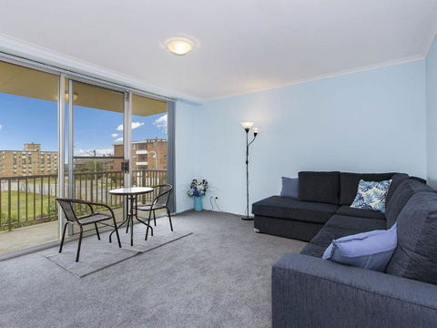 Fairleigh Unit 1 - Tourism Noosa 4