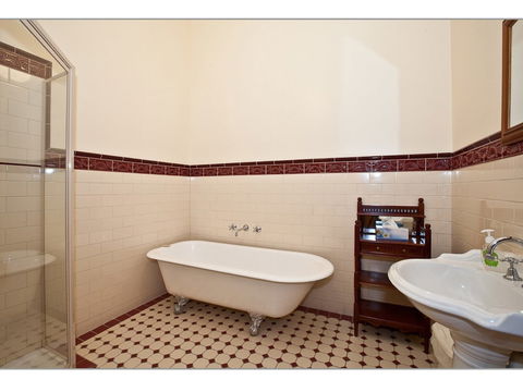Fairholme Townhouse - Tourism Noosa 2