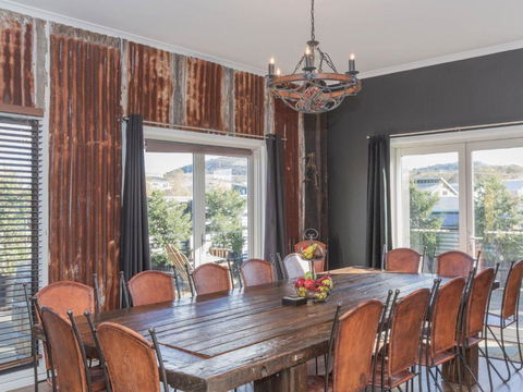 Oak & Barrel / 7 Twynam Street - Tourism Noosa 5