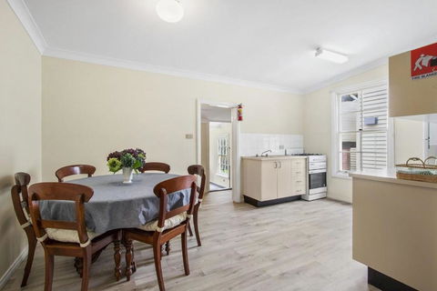 THE TEACHERS COTTAGE - Tourism Noosa 1