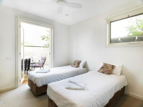 ONE LEVEL At BROADBEACH RESORT - Tourism Noosa 6