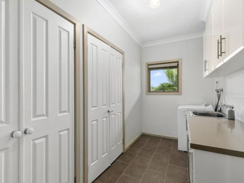 THE LOCH SURFSIDE WIFI NETFLIX PET FRIENDLY (OUTSIDE ONLY) - Tourism Noosa 3