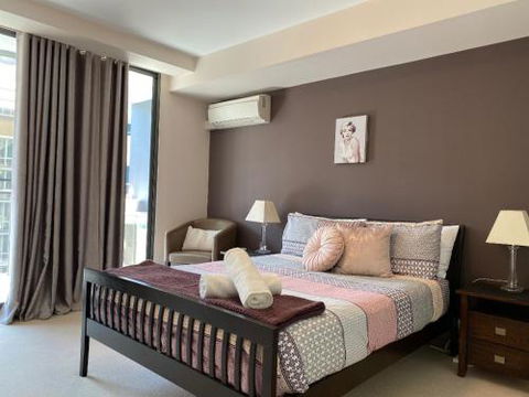 ARENA RESORT STYLE EXEC FREE NETFLIX WIFI WINE - Tourism Noosa 6