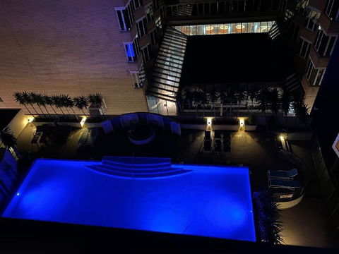 ARENA RESORT STYLE EXEC FREE NETFLIX WIFI WINE - Tourism Noosa 5