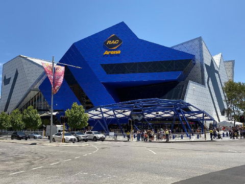 ARENA RESORT STYLE EXEC FREE NETFLIX WIFI WINE - Tourism Noosa 2