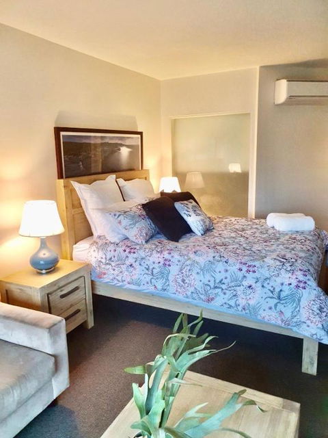 FAMILY ISLAND GETAWAY BEACHFRONT APARTMENT - Tourism Noosa 1