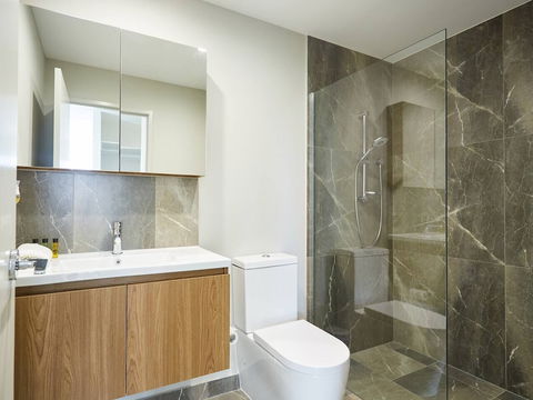 Luxurious 2bed 2bath APT With Parking@southport - Tourism Noosa 2