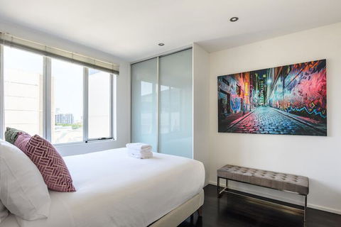 OLIVER Laneway Art Fed Square & Top Restaurants - Tourism Noosa 5