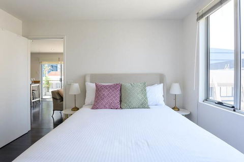 OLIVER Laneway Art Fed Square & Top Restaurants - Tourism Noosa 1