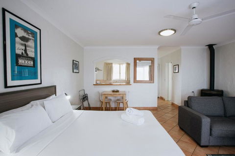 Canal Rocks Beachfront Apartments - Tourism Noosa 3