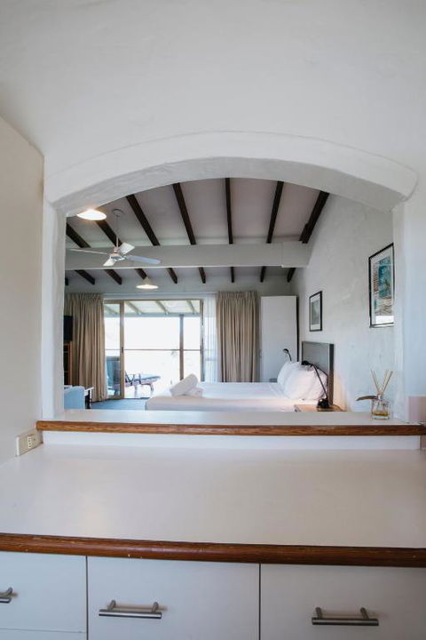 Canal Rocks Beachfront Apartments - Tourism Noosa 2