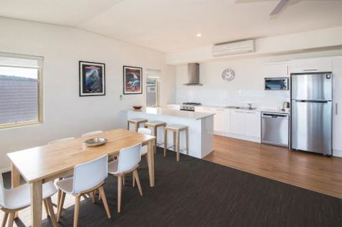 Canal Rocks Beachfront Apartments - Tourism Noosa 1