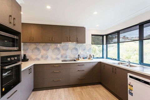 Dolphin Lodge - Tourism Noosa 6