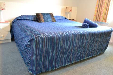 Dolphin Lodge - Tourism Noosa 1