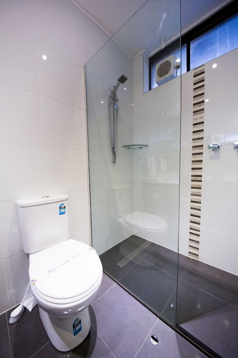 Sandown Regency - Tourism Noosa 3