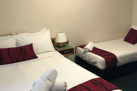 O'Shea's Royal Hotel - Tourism Noosa 7