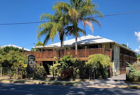 Five 3 Five - The Beachside Barracks - Tourism Noosa 2