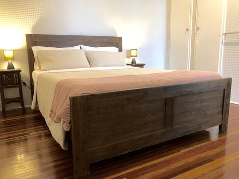 Five 3 Five - The Beachside Barracks - Tourism Noosa 4