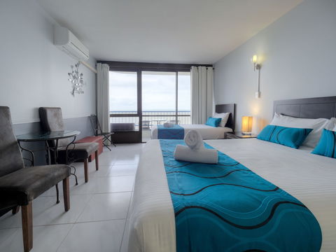 Bayview Tower - Tourism Noosa 6