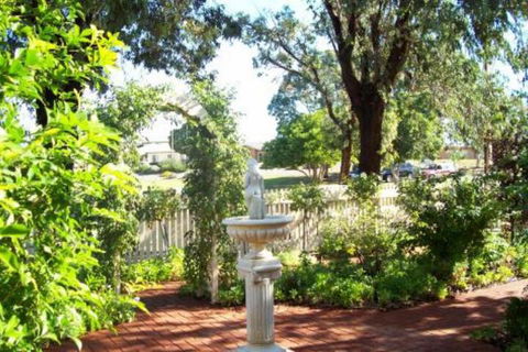 Cottage On Tottenham - Tourism Noosa 7