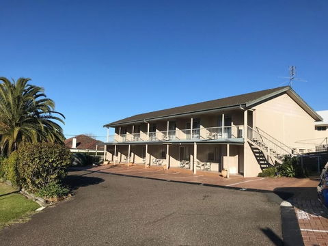 Holiday Lodge Motor Inn - Tourism Noosa 3