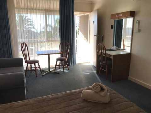 Holiday Lodge Motor Inn - Tourism Noosa 5