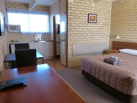 Coastal Comfort Motel - Tourism Noosa 3