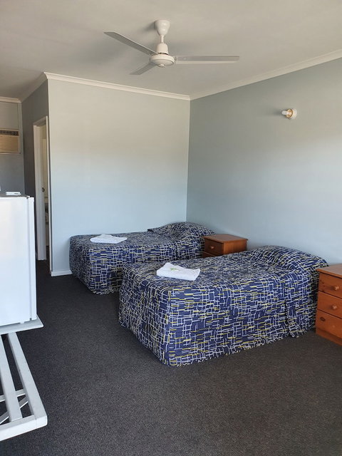 Kooyong Hotel - Tourism Noosa 5