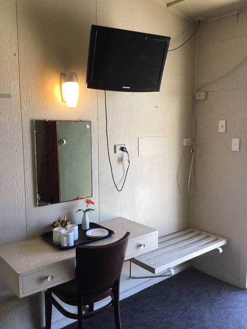 Kooyong Hotel - Tourism Noosa 4