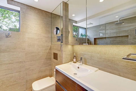 Meticulously Designed Sydney Aptmnt - Tourism Noosa 4