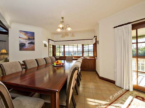 Fleur De Lys - Tourism Noosa 3
