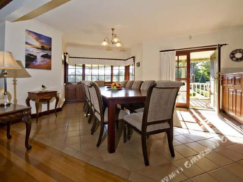 Fleur De Lys - Tourism Noosa 1