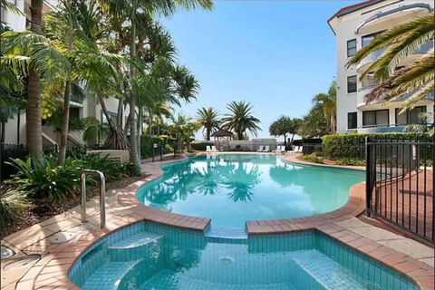 Gold Coast Apartment At Sandcastles On Broadwater - Tourism Noosa 3