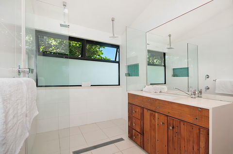 A PERFECT STAY - The Hawk At Wategos - Tourism Noosa 4