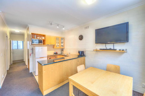 Snow Ski Apartments 09 - Tourism Noosa 6