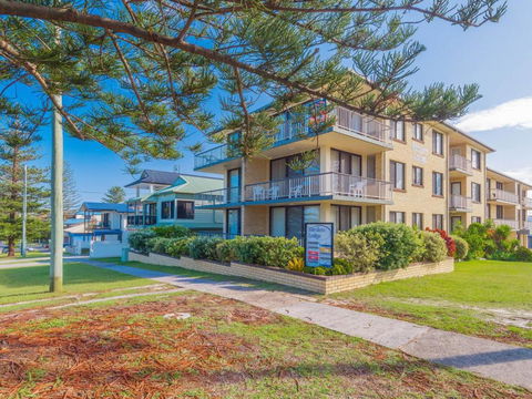 Flinders Lodge Fantastic Views Opposite Main Beach - Tourism Noosa 4