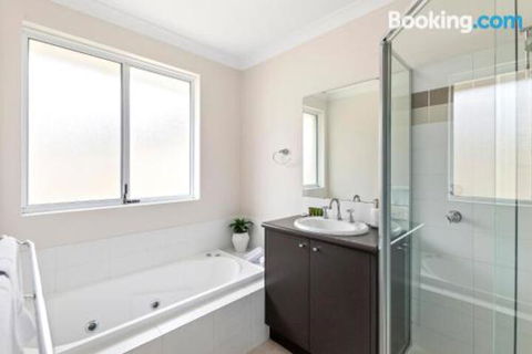 Beach Resort Chalet - Tourism Noosa 2