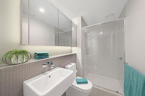 A Bright & Modern CBD Apt Next To Southern Cross - Tourism Noosa 4