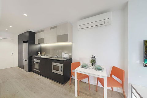A Bright & Modern CBD Apt Next To Southern Cross - Tourism Noosa 5