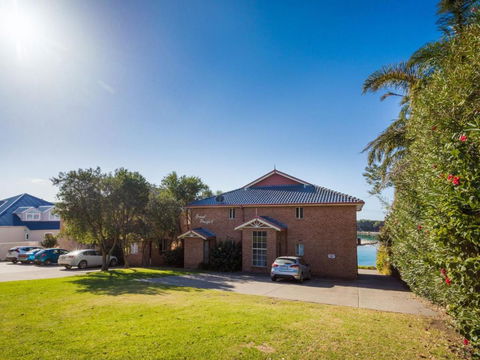 Grand Pacific 2 Unit 2 - Tourism Noosa 6
