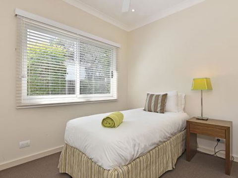 Wangi Lakehouse Renovated Lake Macquarie Lakefront Location - Tourism Noosa 5