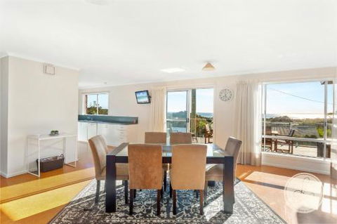 TASSIE SEASIDE SERENITY LAbode Accommodation - Tourism Noosa 4