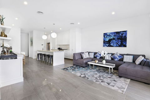 GC Private Homes - Waterfront Villas - Tourism Noosa 5