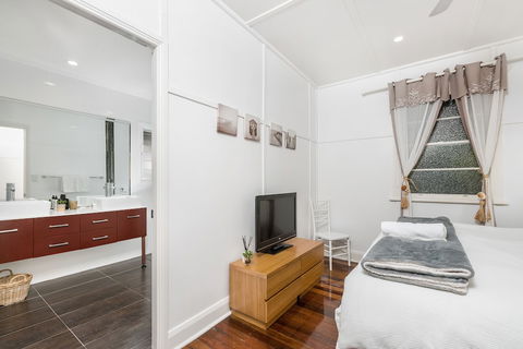 A PERFECT STAY - Aaloka Bay - Tourism Noosa 6